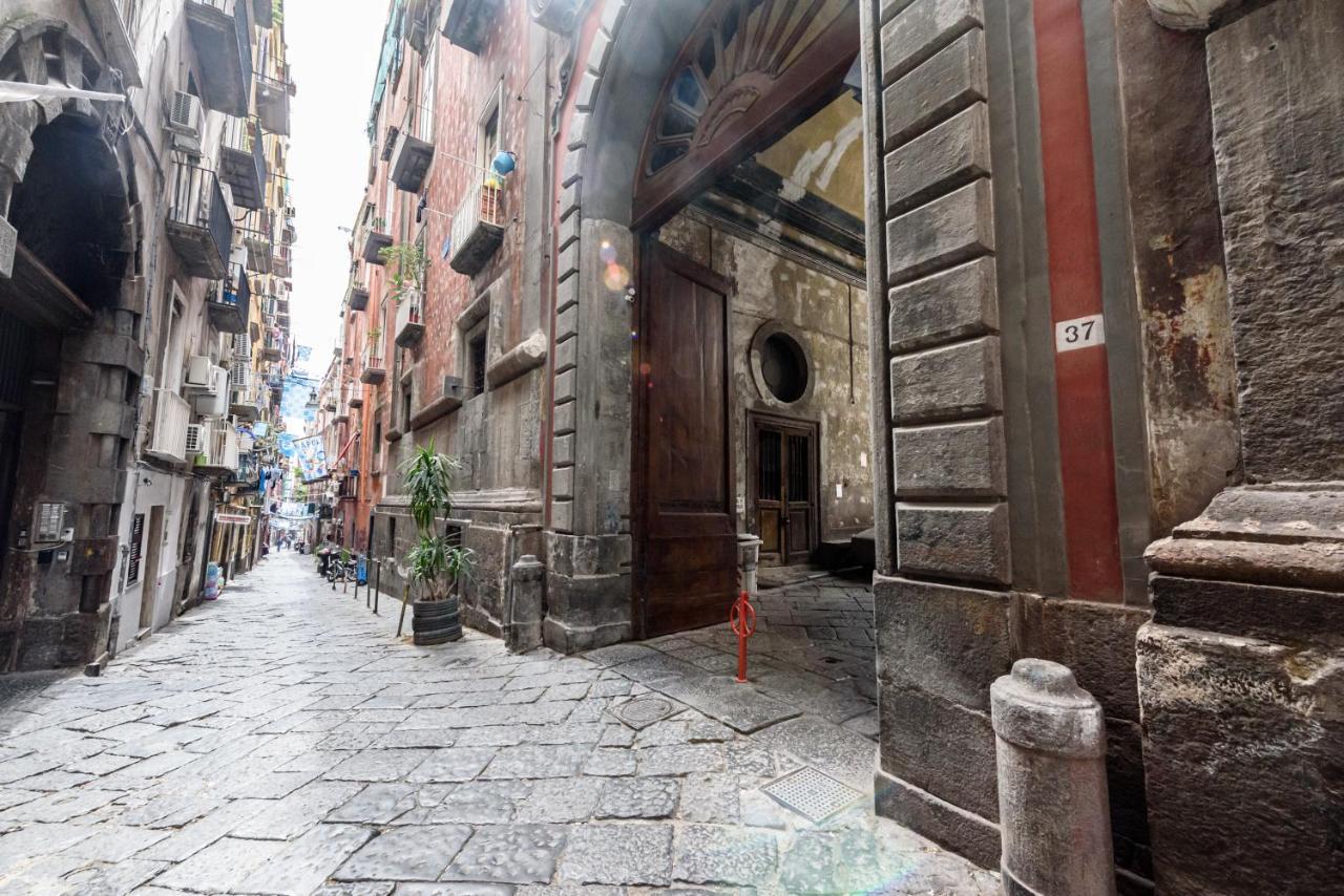 Via Atri 37 Napoli